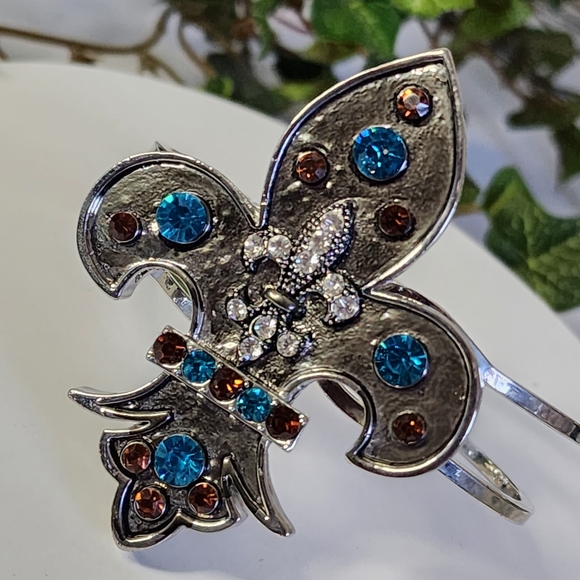 Silver Fleur de Lis Clamper Hinge Bracelet - Picture 3 of 9